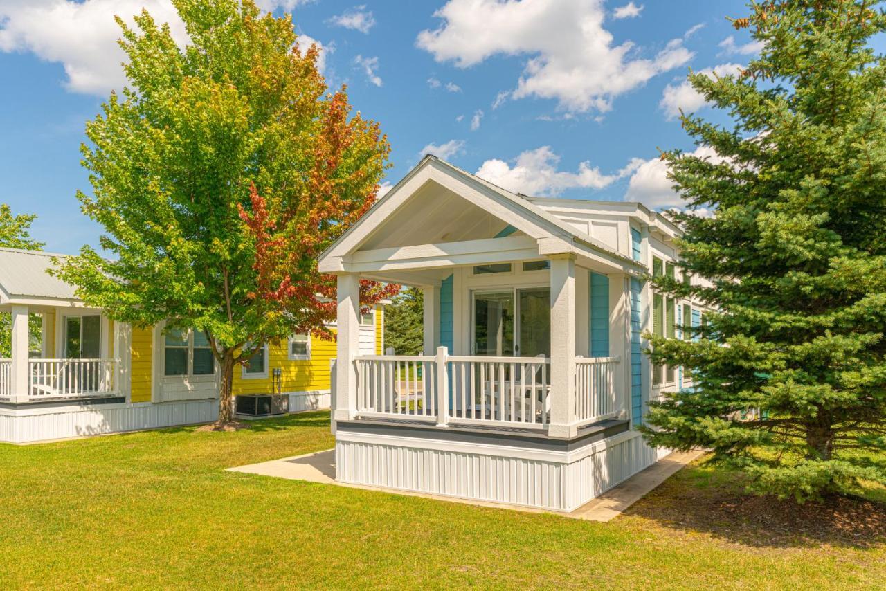Отель Sun Outdoors Petoskey Bay Harbor Экстерьер фото