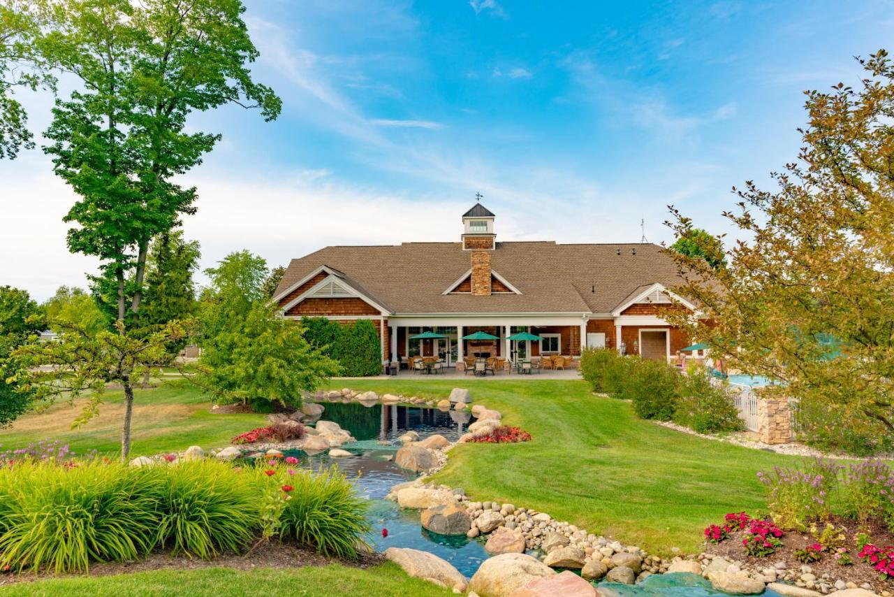 Отель Sun Outdoors Petoskey Bay Harbor Экстерьер фото