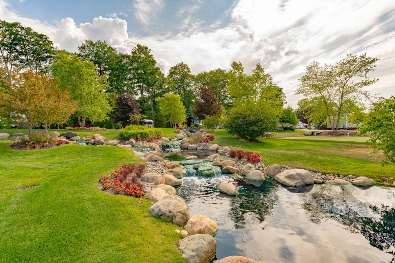 Отель Sun Outdoors Petoskey Bay Harbor Экстерьер фото